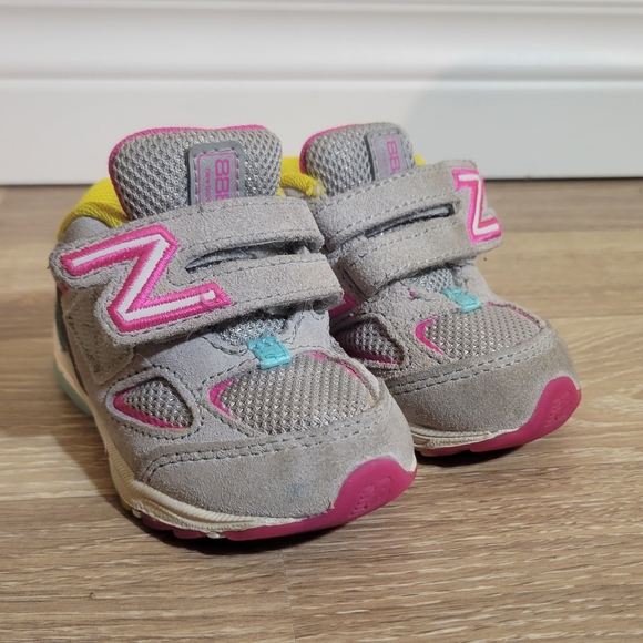 New Balance Kids' Gray and Pink Sneakers - Picture 3 of 6